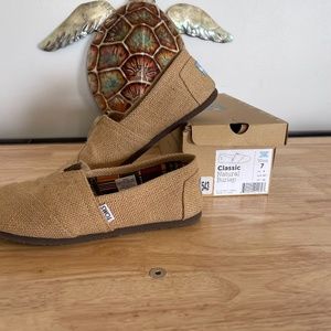 Toms size 7